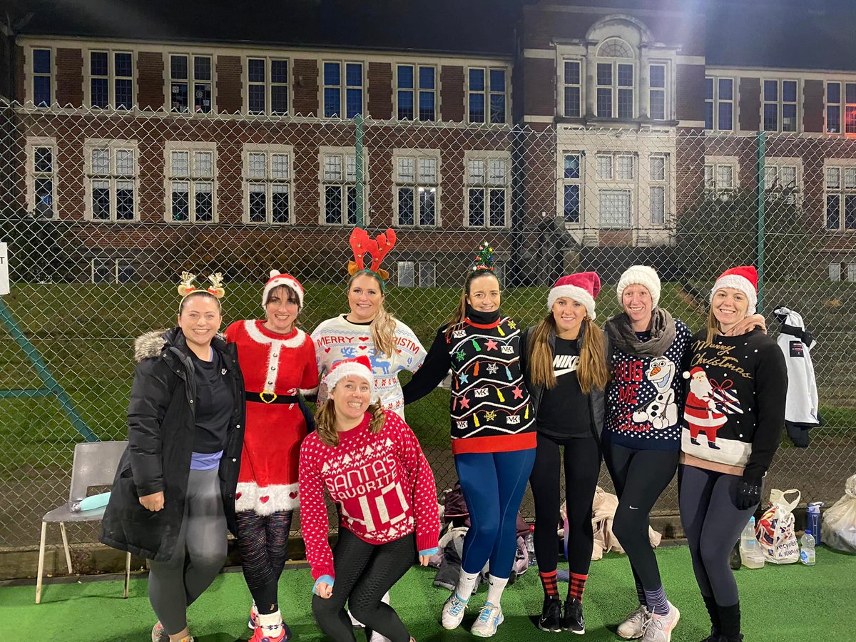 PlayNetball1's tweet photo. Check out these fabulous festive photos taken at our Southend-On-Sea Thursday league. #ChristmasJumperDay https://t.co/FZES5Dq8WF