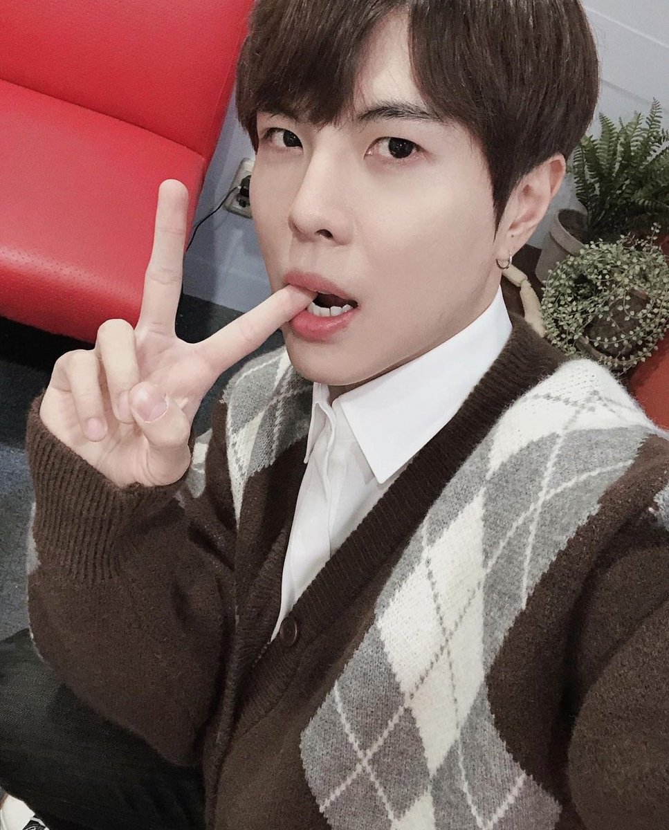 KisuFrance's tweet photo. [📸] • 211210 - INSTAGRAM  

KISU apparaît dans une publication de Music Access :

"#MUSICACCESS #VIP_ACCESS avec #KISU😍

✨Soyons avec KISU à partir de 15h✨

Venez maintenant vous amuser à MA~🤩" https://t.co/sos9XFSoA1