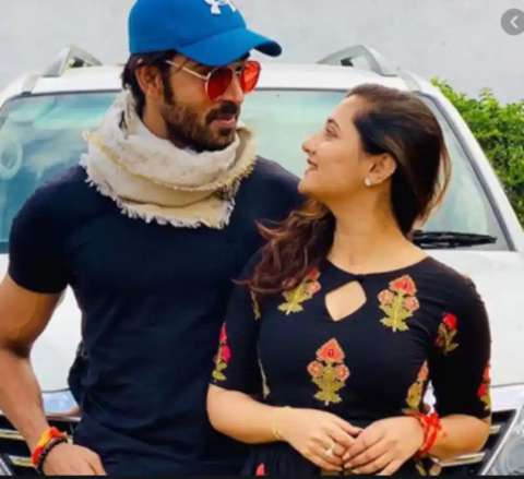 Sahil37201946's tweet photo. #BIggBoss15 : #RashamiDasai 's ex-boyfriend, Arhaan Khan, ridiculed the actress; calling her #AisiLadki in his latest tweet is shameful.#BiggBoss15House #BB15 https://t.co/sOuMsFtXje