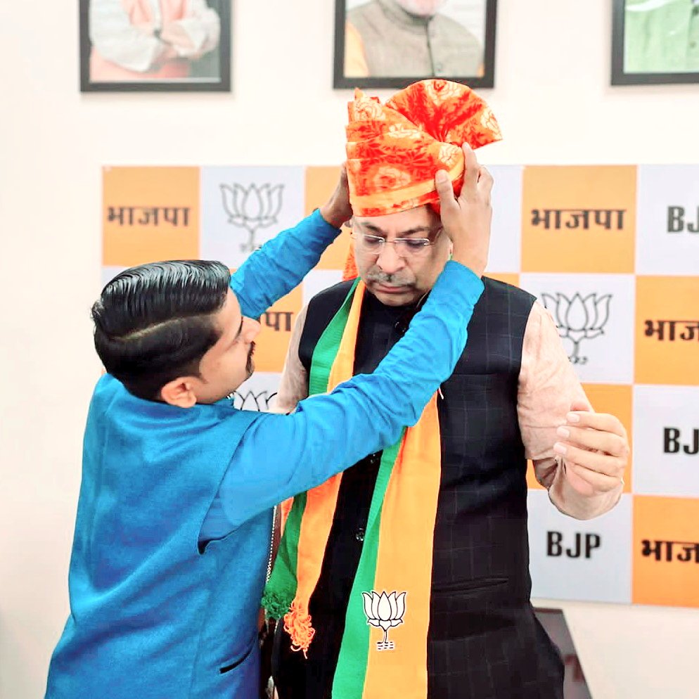 officeofomsingh's tweet image. राजस्थान प्रदेशाध्यक्ष यशस्वी भाईसाहब डाॅ. सतीश पूनीयां जी के आवास पर साफा पहनाकर शिष्टाचार भेंट हुई। अनेक महत्वपूर्ण मुद्दों पर उनका स्नेहपूर्ण मार्गदर्शन मिला तथा उन्होंने राष्ट्रहित में कार्य करते रहने का आशीर्वाद दिया।
@DrSatishPoonia @OfficeOfDrSP @The_NehaJoshi