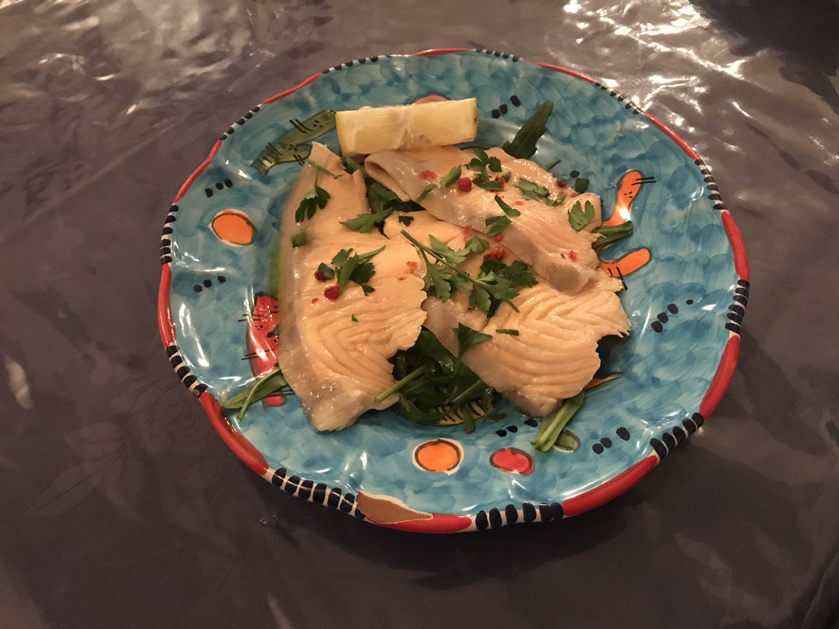 大満足の味
初めてエゾシカのソーセージを食べたけれど柔らかく力強い肉の旨味がありつつも臭みは全くない逸品で素晴らしかった 