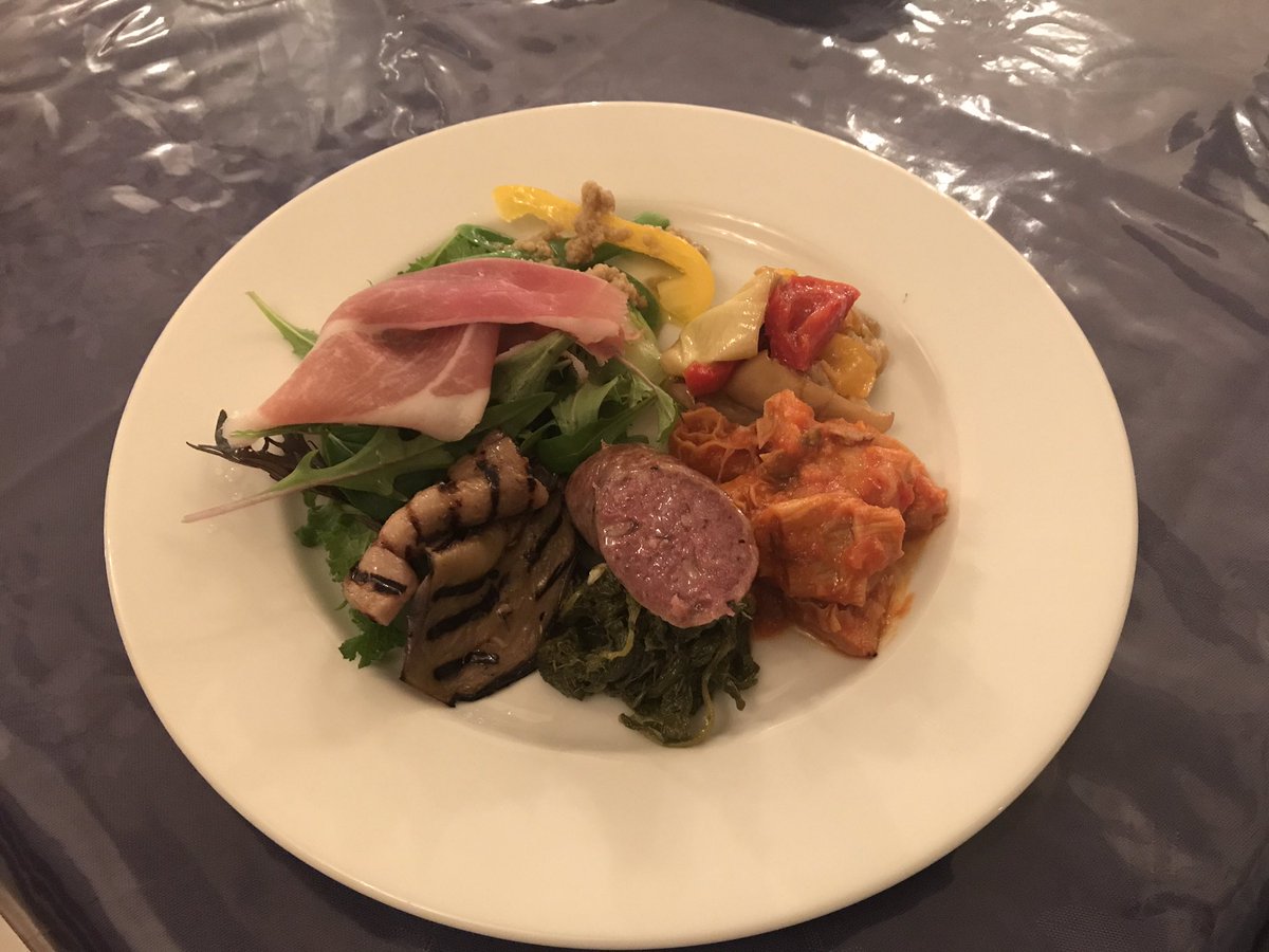 大満足の味
初めてエゾシカのソーセージを食べたけれど柔らかく力強い肉の旨味がありつつも臭みは全くない逸品で素晴らしかった 