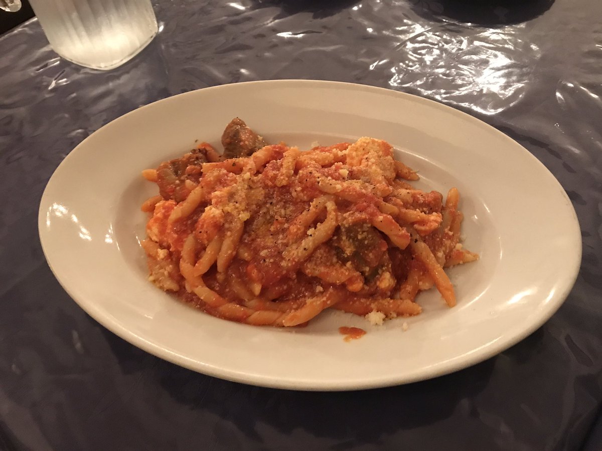 大満足の味
初めてエゾシカのソーセージを食べたけれど柔らかく力強い肉の旨味がありつつも臭みは全くない逸品で素晴らしかった 