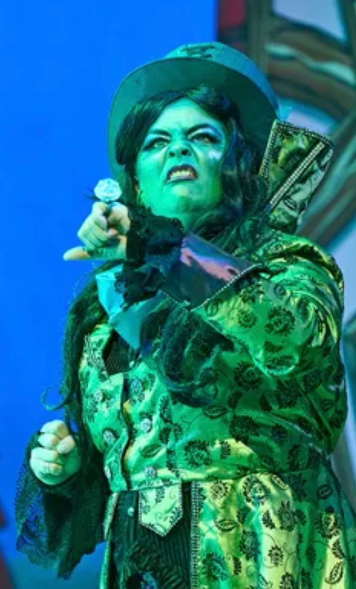 lesleyrosslyric's tweet photo. Day off from Panto so I thought I would head up to London and seeโฆ a panto!
But it is @HackneyEmpire panto and it is always one of my favourites
#CliveRowe is a God (Goddess)
And this year I get to support & boo the lovely @ZoeCurlett
#Villainesses
#PantoLife https://t.co/RpN3W5qy3C