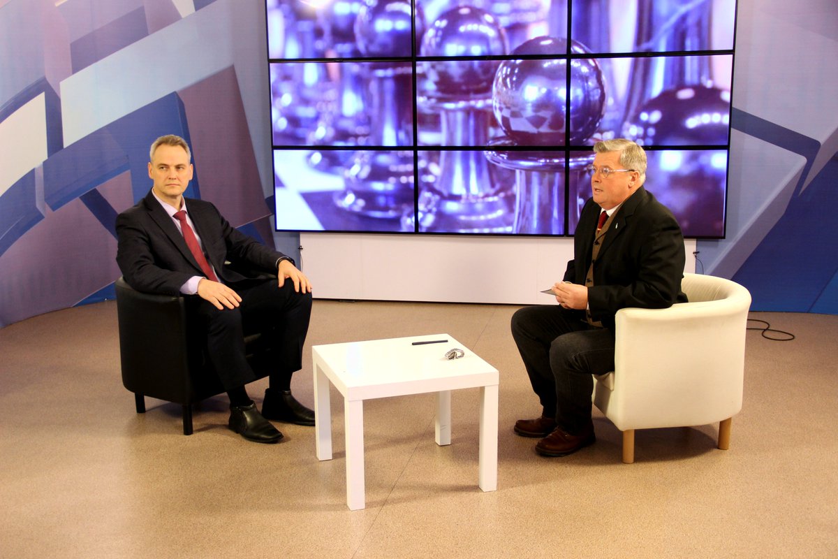 rector_asu's tweet photo. Сегодня принял участие в записи итогового телеинтервью программе "Ваша партия" на тк "Катунь 24". Спасибо А.И. Кудинову! Ждите в эфире на следующей неделе. Рассказал о всех досттижениях родного АлтГУ в 2021 году! https://t.co/ufiM7Sbfop