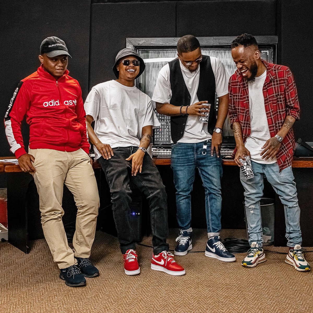 Tkay_10staxx's tweet photo. wE diD iT GenTs 🙌🏾 #HCW number 1 🙌🏾 

📷 @sayacreatives @hebreathessaya https://t.co/kMgmYMkCU4
