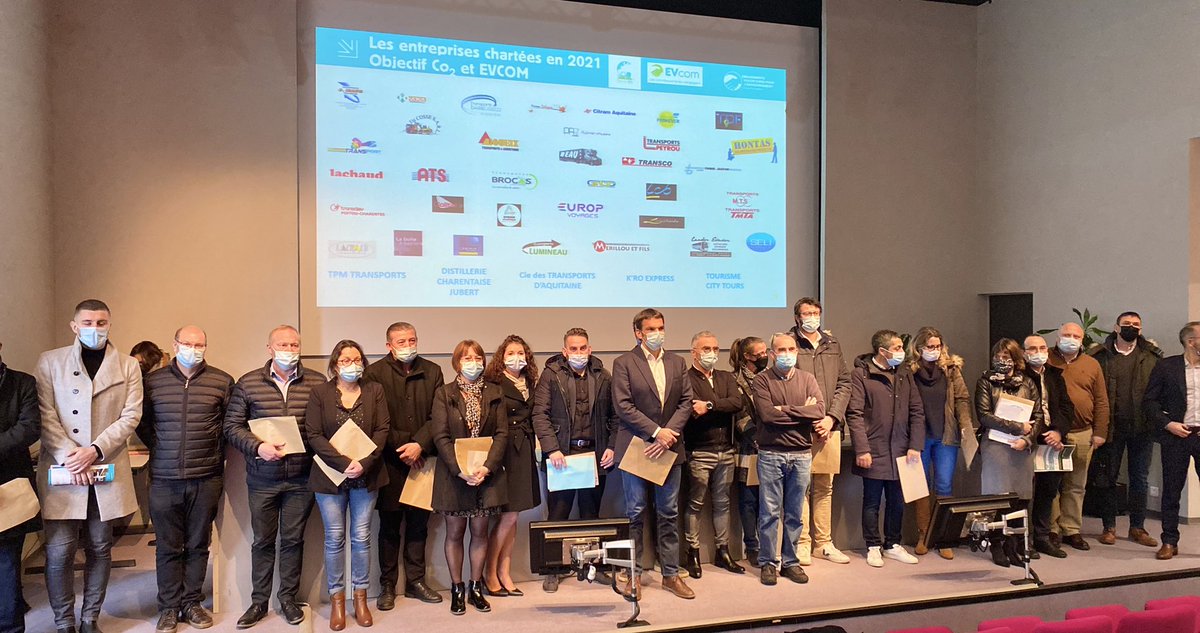 h_ducros's tweet photo. [#CharteCO2] 

C’est officiel ! Nous sommes chartés « Objectif CO2 » ♻️

Nous nous engageons sur une période de 3 ans à réduire nos émissions de Gaz à Effet de Serre  ✅

Une démarche engagée et responsable au coeur de notre stratégie #HDurable ! 🌱 https://t.co/jGmS4P418q