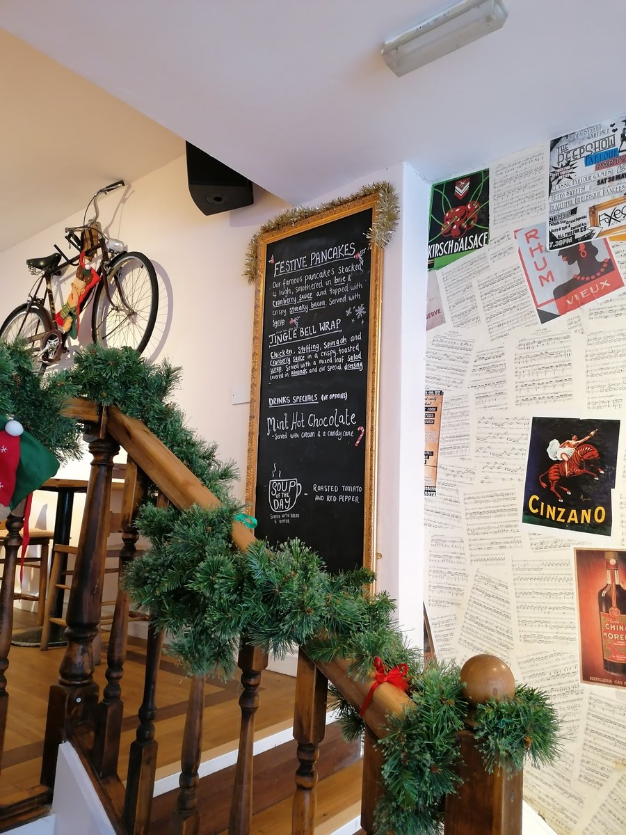 Foxes Cafe Lounge tweet media