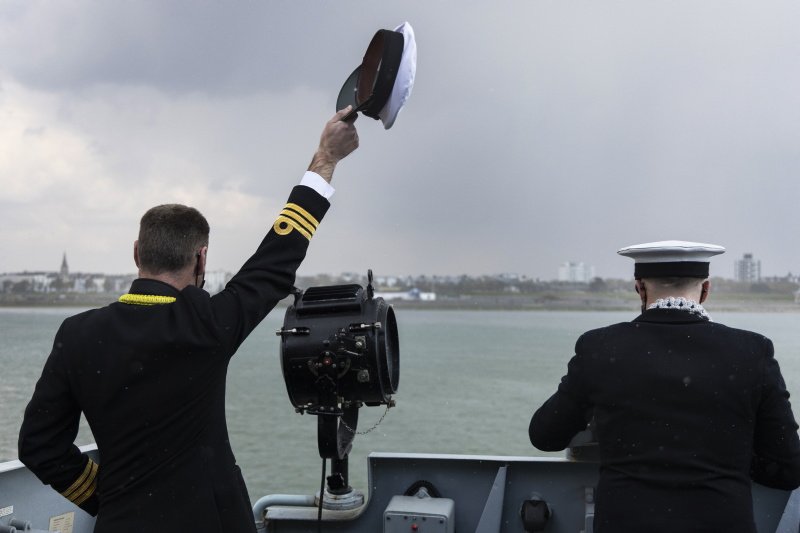 hms_kent's tweet photo. 224 days ago we said goodbye to our friends and loved ones. 32 weeks, 15 seas and oceans, 4 continents, 10 port visits, and 48,525 miles later, we will enter @HMNBPortsmouth proud to have done our part on #CSG21 promoting #GlobalBritain around the 🌏. See you all very soon ... 👀 https://t.co/Pk0R5RpiMb