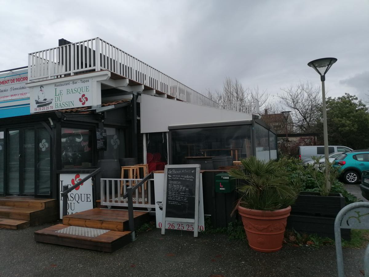 SO_Bordeaux's tweet photo. Bassin d’Arcachon : le patron d’un bar à tapas de La Teste-de-Buch tué à l’arme blanche, deux personnes placées en garde à vue https://t.co/qwRYw4Wbq3 https://t.co/4CZeBO4ZaP