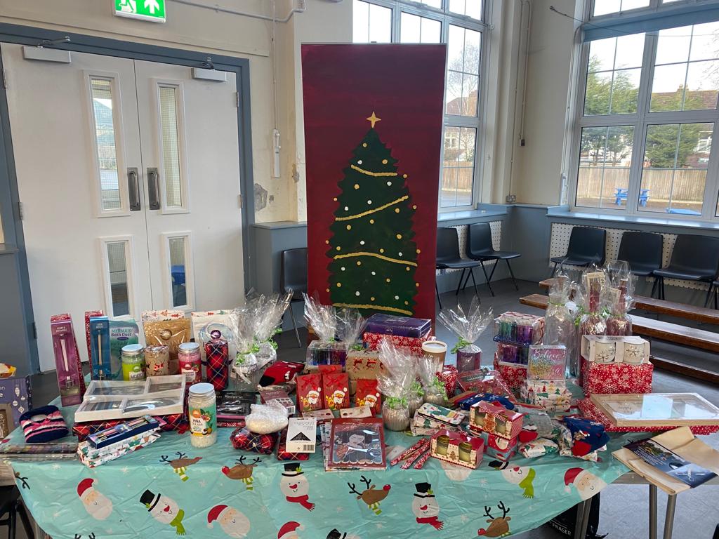 HPABenson's tweet photo. It's that time of the year when Elfridges comes to #HPAB. We are certainly getting into the spirit of Christmas. Our children are loving the fact that they can buy a gift for those at home. Thank you to our amazing PTA! @HarrisFed #Elfridges #Christmas https://t.co/YCWDiMyRJv