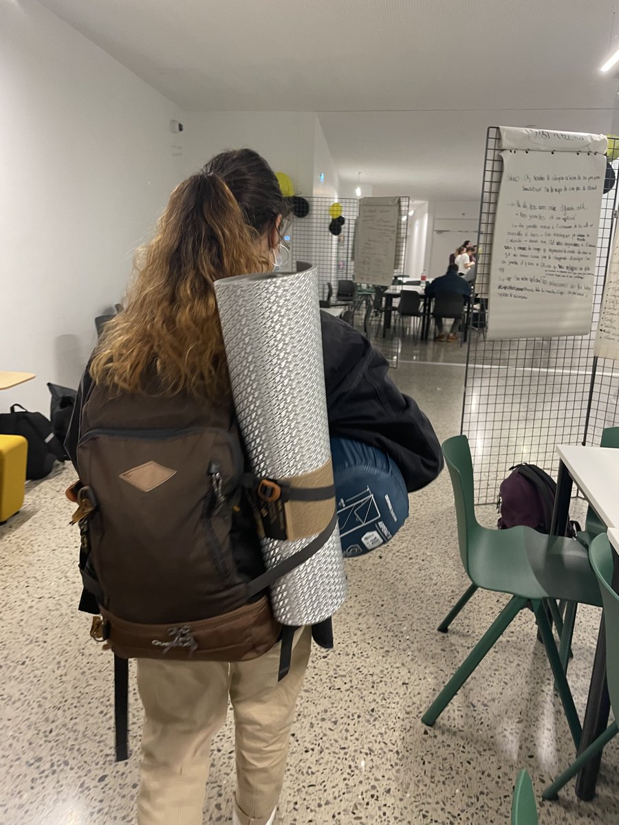 [En direct de … Bidart]

Après une courte nuit, les participants de l'<a href="/EstiaOfficiel/">ESTIA</a> s'accrochent.
A quelques heures du pitch ils finalisent leurs présentations, et leurs discours!⏳
#HackathonMAELE #aviation #aviationlegere #mobilite #innovation #developpementdurable