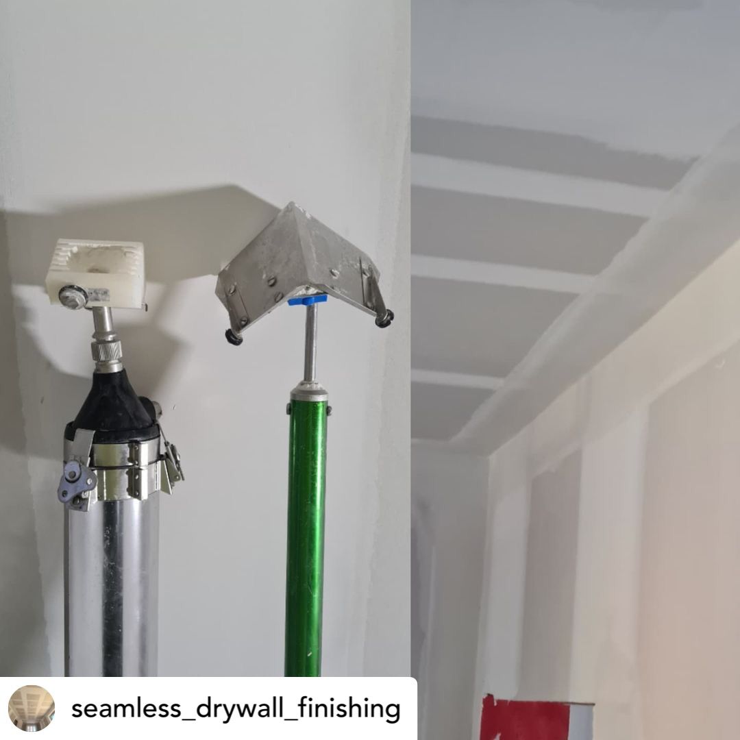 Gypsumtools's tweet image. The DeWalt Mudshot 👌bit.ly/3BLBxF4

"A different way of coating my internals with my DeWalt mudshot with some flat box wheels I fitted onto my mud head and finished with my Tapepro glider glazer, leaves a really nice sharp finish👌"

#dewalttools #drywallfinish #drywall