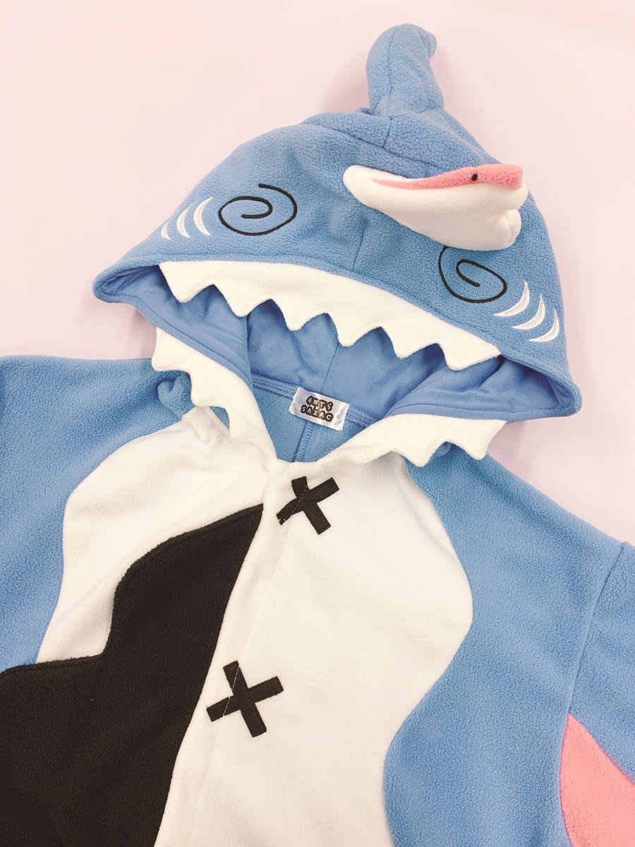 「本日からSAZACさんとのコラボグッズが発売開始です!🦈👻何卒よろしくお願い」|寺田てらのイラスト