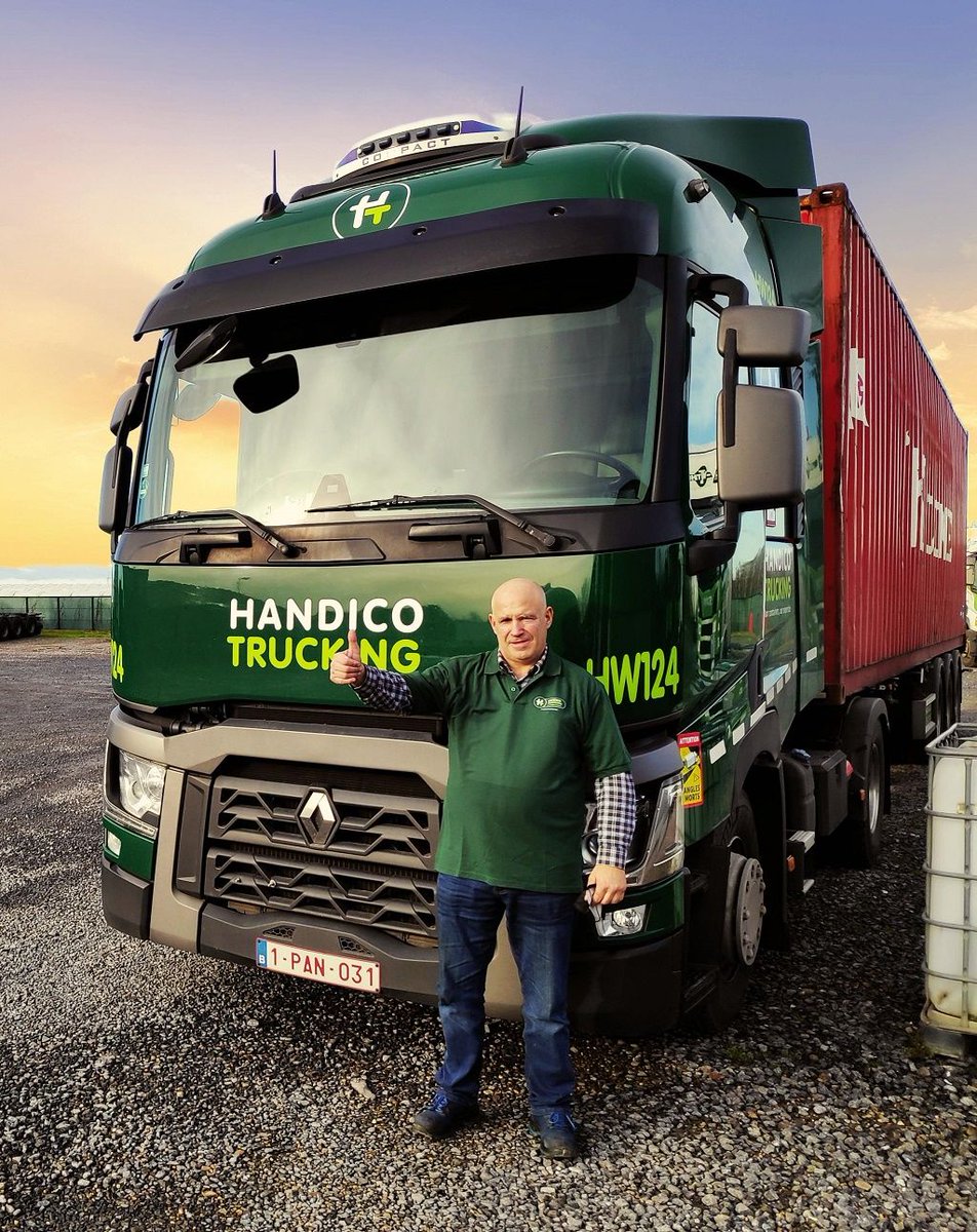 HandicoNv's tweet photo. 🚛🚛Thanks to all of our driver for their hard work everyday! In celebration of them they were are all fitted with new polo shirts and a nice box of chocolates! 🚛🚛
#dagvandevrachtwagenchauffeur #dagvandechauffeur #dayofthetruckdriver #DVC2021 #febetra... https://t.co/kxuwpu79IH