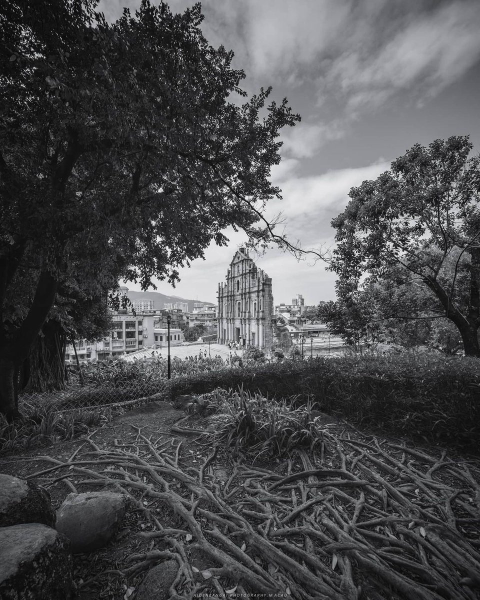 Day or night, colour or monochrome…the Ruins of St. Paul’s is a magnificent sight 🤩 #WowMacao #unescoworldheritage

Images by @ aidenkangai

This striking series of shots is number 4 in our countdown of some of your favourite posts from 2021.