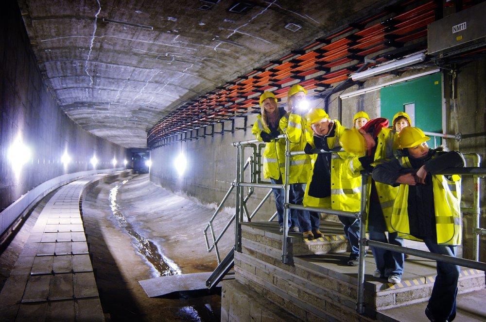 Merseytravel's tweet photo. #DidYouKnow - you can buy #MerseyTunnelTour gift vouchers from a Merseytravel Centre or by calling 0151 330 1004 🎁 

https://t.co/coJywsOKl3 

#ChristmasGiftIdeas #GiftVouchers https://t.co/g4h7Pwc0kE