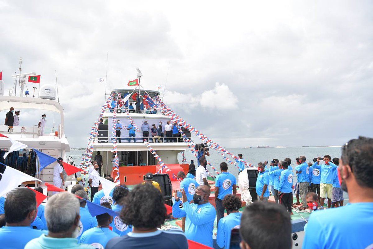 governmentmv's tweet photo. ރައީސުލްޖުމްހޫރިއްޔާ @ibusolih މަސްވެރިންގެ ދުވަހުގެ ޖަލްސާއަށް ކ. ގާފަރަށް ވަޑައިގަތް ދަތުރުފުޅުގައި، ބޮޑު ކަންނެލި މަސްވެރިންގެ ޔޫނިއަންއިން އިންތިޒާމު ކޮށްގެން ބޭއްވި ޝުއޫރު ފާޅުކުރުމުގައި ބައިވެރިވެވަޑައިގެންނެވި. https://t.co/qA3YRhoEhj