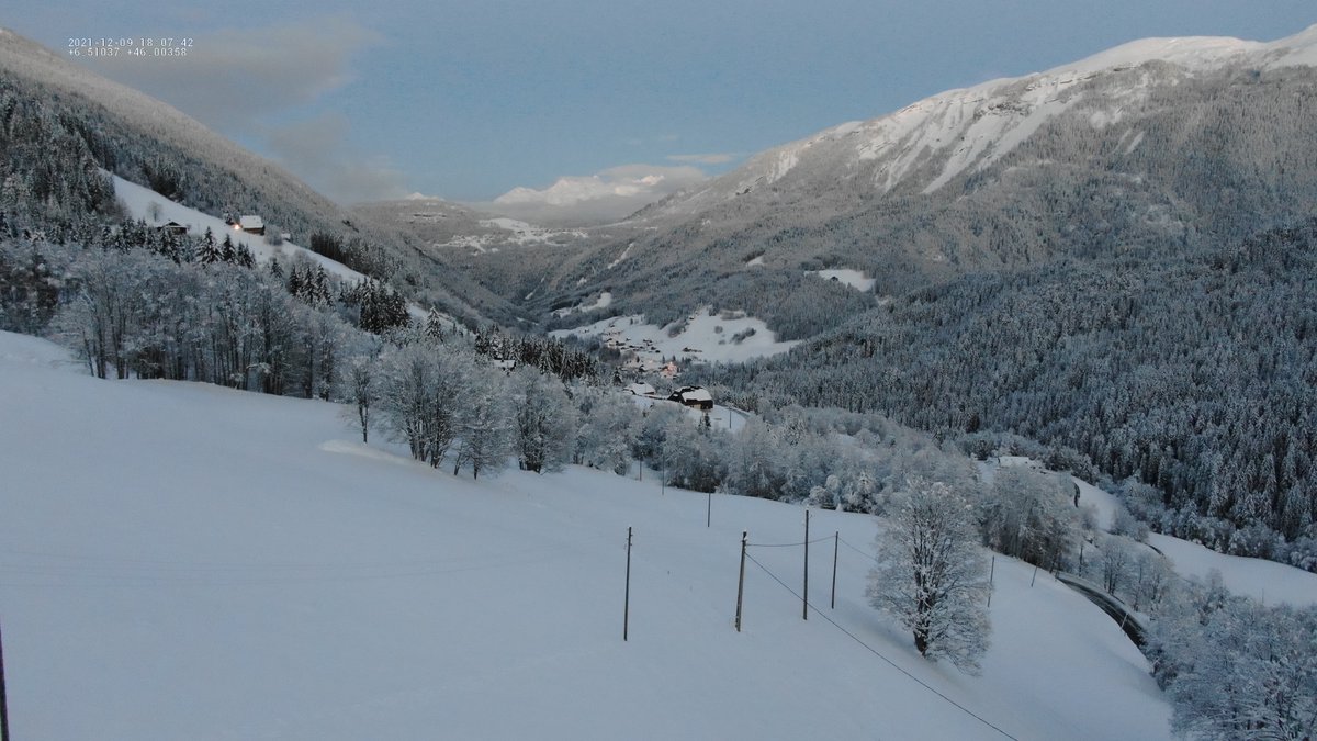 Enedis_BFC's tweet photo. 19 de nos agents bourguignons sont mobilisés auprès des équipes d'@enedis_alpes depuis hier, pour réalimenter au plus vite en électricité les foyers touchés par les intempéries. Bon courage à l'ensemble des équipes  💪#FIRE #servicepublic https://t.co/kXNogPfmO6