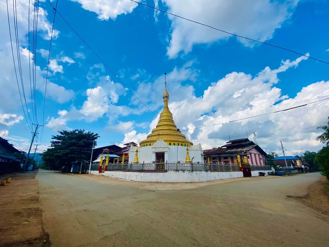 AliceRe51636519's tweet photo. SILENT STRIKE [SAGAING, Homalin-Wuntho]  We, #Myanmar people, staged #SilentStrike today to dedicate for the fallen heroes during revolution and show our loudest war cry against junta.  #Dec10Coup #OurCityOurRules #WhatsHappeningInMyanmar https://t.co/O9D3DHdWG3