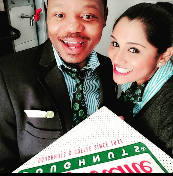 ashonasingh16's tweet photo. Eating more hole foods for breakfast. Thanks Krispy Kreme for the sweet treats and for helping us sweeten the skies this December. 
We should so be the face of this 🧿📿🤞😁❤
#donutjudgeus 
#sweetseat #XmasComesEarlyatMN #krispykreme https://t.co/xC6M6Wo1oV