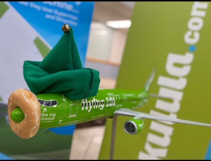 ashonasingh16's tweet photo. Eating more hole foods for breakfast. Thanks Krispy Kreme for the sweet treats and for helping us sweeten the skies this December. 
We should so be the face of this 🧿📿🤞😁❤
#donutjudgeus 
#sweetseat #XmasComesEarlyatMN #krispykreme https://t.co/xC6M6Wo1oV