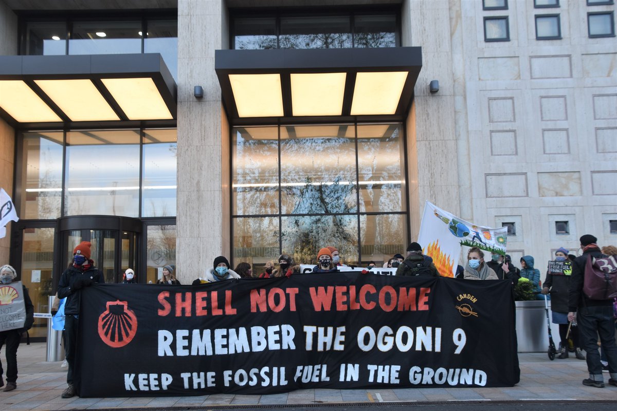 fossilfreeLDN's tweet photo. 🚨We're outside Shell to say #ShellNotWelcome. Not here, not anywhere.
 
Shell's moving to London to avoid tax &amp; escape legal action in Dutch courts.
 
UK must not welcome polluters. Let's stop their tax breaks &amp; end fossil fuel extraction.
 
Press release
https://t.co/pDg2ZISDXV https://t.co/PYQNxIsuuC