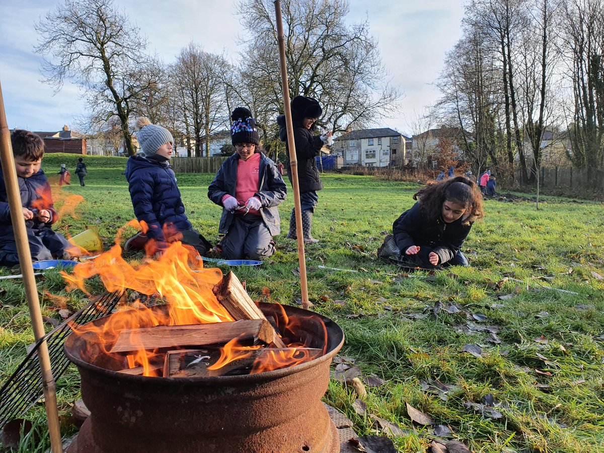 SJSNelson's tweet photo. An incredible afternoonfor Year 4 yesterday with @elementalforest making fires, whittling sticks, building dens, digging trenches and cooking soup. All linking to our topic about WW1.

#ForestSchool #OutdoorEducation #HandsOnLearning #Muddy #MuddyPuddles https://t.co/XfmAkZR3G1
