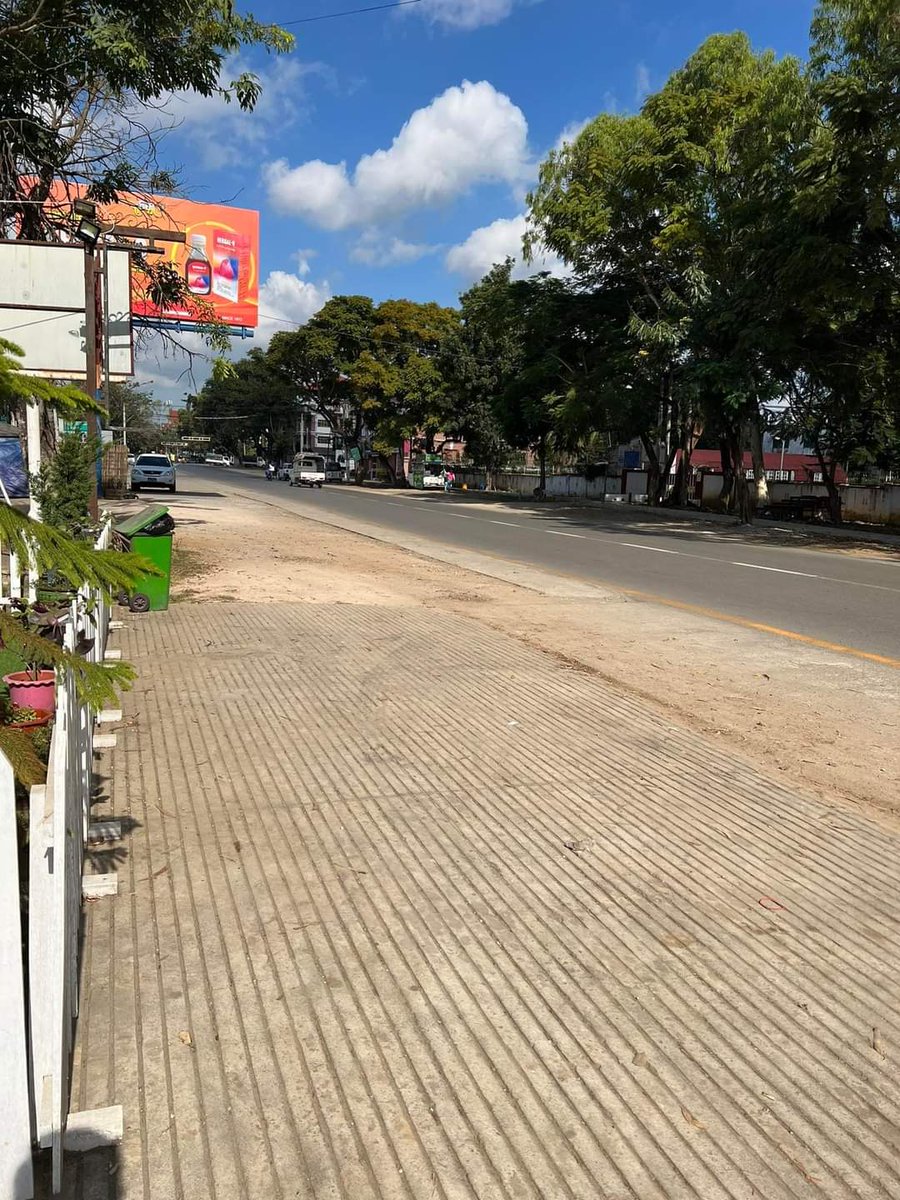 AliceRe51636519's tweet photo. SILENT STRIKE [MANDALAY, Pyinoolwin]  We, #Myanmar people, staged #SilentStrike today to dedicate for the fallen heroes during revolution and show our loudest war cry against junta.  #Dec10Coup #OurCityOurRules #WhatsHappeningInMyanmar https://t.co/uvAfANZqDc