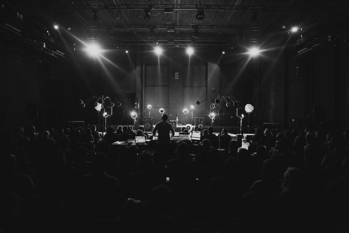 nesterov61's tweet photo. SCHNITTKE LIVE (E+U) Оркестр громкоговорителей:
У нас окончательно определились даты премьер и состав участников. К нам всё-таки прилетит из Парижа Armando Balice, один из ведущих представителей акусматической музыки сегодня. Из Вены ждем другого мастера - Антона Яхонтова https://t.co/4jmMIAcrMn