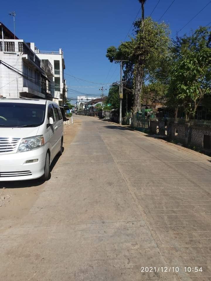 AliceRe51636519's tweet photo. SILENT STRIKE [IRRAWADDY, Pathein]  We, #Myanmar people, staged #SilentStrike today to dedicate for the fallen heroes during revolution and show our loudest war cry against junta.  #Dec10Coup #OurCityOurRules #WhatsHappeningInMyanmar https://t.co/r9ZUwdrXiI