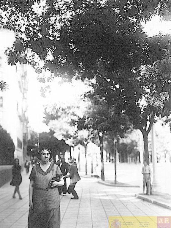 culturagob's tweet photo. #TalDíaComoHoy en 1874 nace #MaríaLejárraga, escritora y activista española, además de maestra, pedagoga, novelista, dramaturga, libretista, articulista, editora, traductora, feminista y diputada. 

https://t.co/nRqCMjLecY @ArchivosEst https://t.co/c3bC6fKPvX