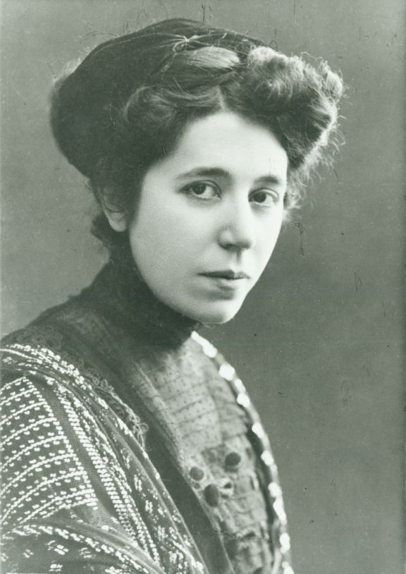 culturagob's tweet photo. #TalDíaComoHoy en 1874 nace #MaríaLejárraga, escritora y activista española, además de maestra, pedagoga, novelista, dramaturga, libretista, articulista, editora, traductora, feminista y diputada. 

https://t.co/nRqCMjLecY @ArchivosEst https://t.co/c3bC6fKPvX