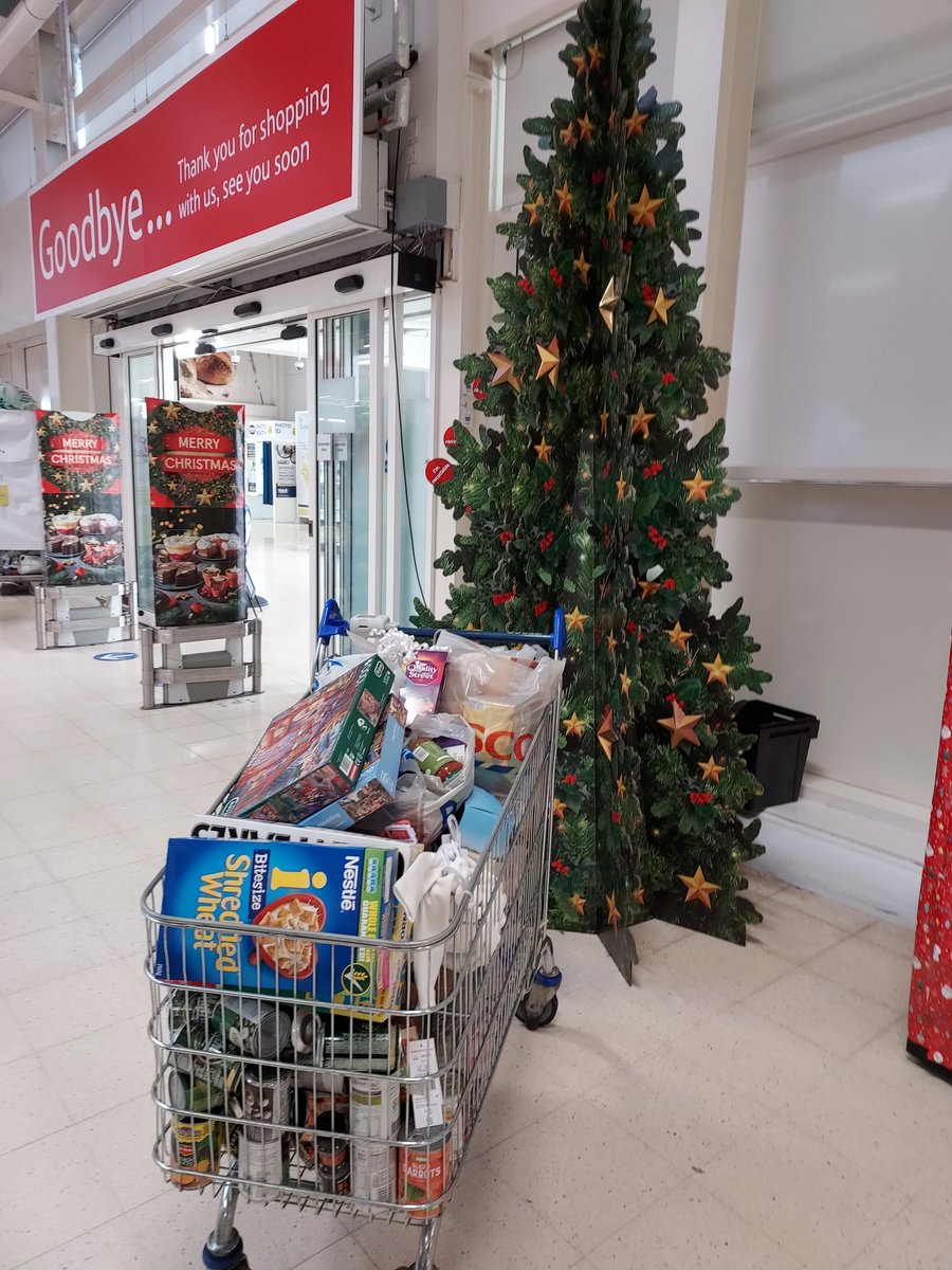 HolyFamily_CFCM's tweet photo. A MASSIVE thank you to Community Champion Shelly at @Tesco Park Rd for your generous donations towards our Christmas hampers. You are a star! 😃⭐⭐⭐
#christmasinthecommunity
#l8community https://t.co/IiL0DYBDve