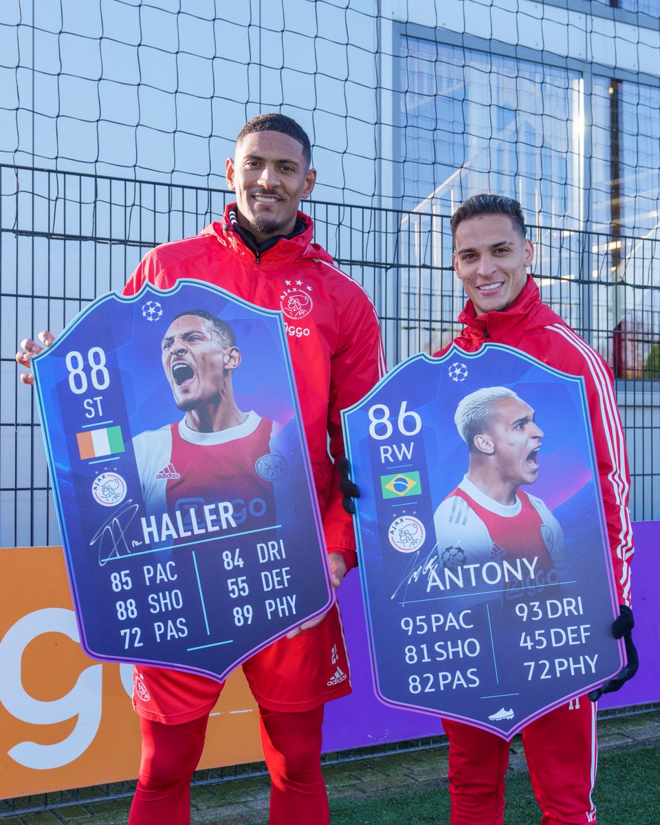 Their connection, these cards! 🃏♥️

Want to win one, signed by <a href="/HallerSeb/">Sébastien Haller</a> or @Antony00? 🥇
• RT this tweet 
• Describe this duo in 1 word 

#UCL x #FUT