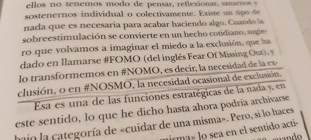 lauracasielles's tweet photo. Me ha parecido un libro fascinante, y subrayé tantas cosas que la reseña podría haber sido infinita. Os dejo unas pocas citas que no metí, pero que guardé bien cerca en mis días de #NOSMO 😉 https://t.co/CVychDO0Se
