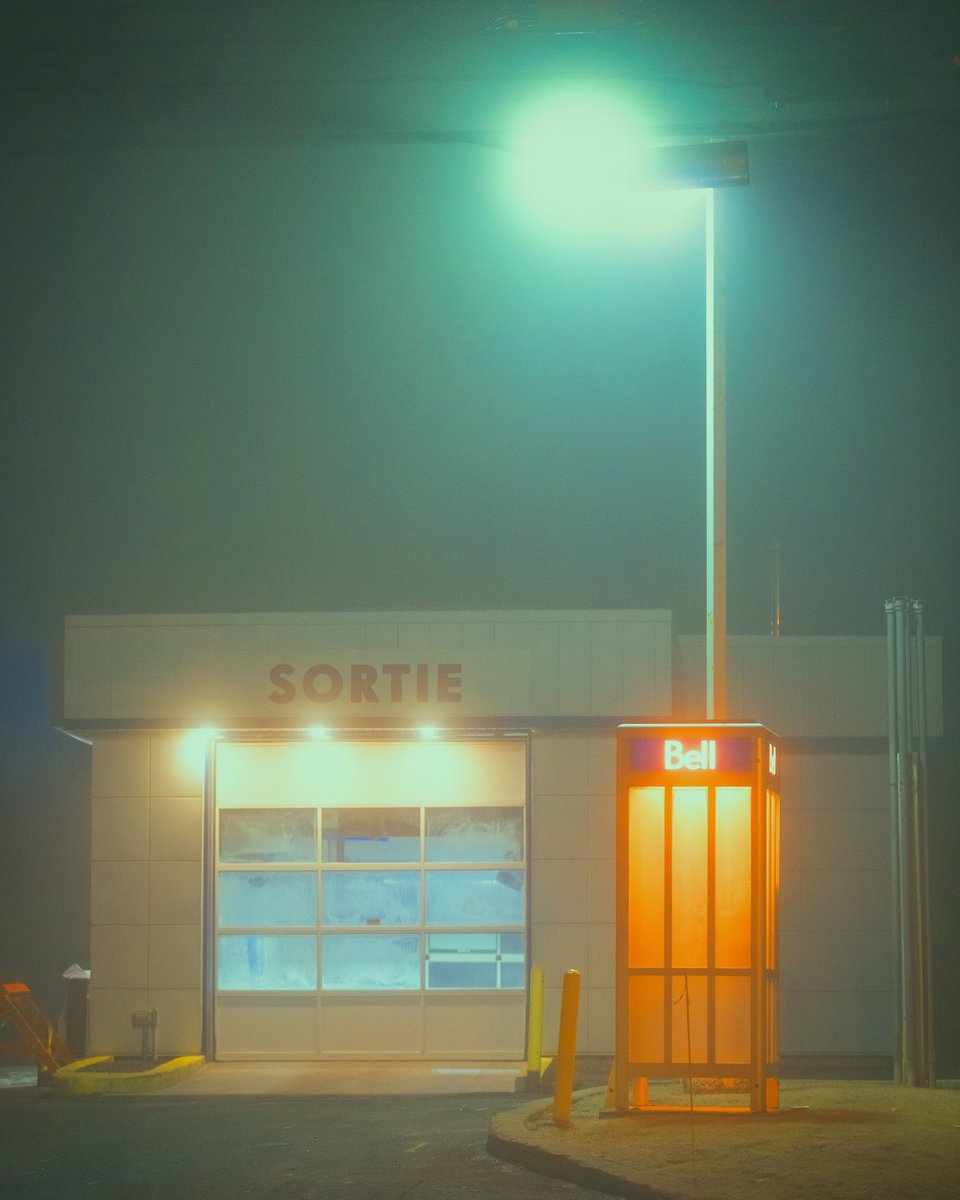 Sortie de BOîTE #Montreal #photography #streetphotography #nightlife #cinematic