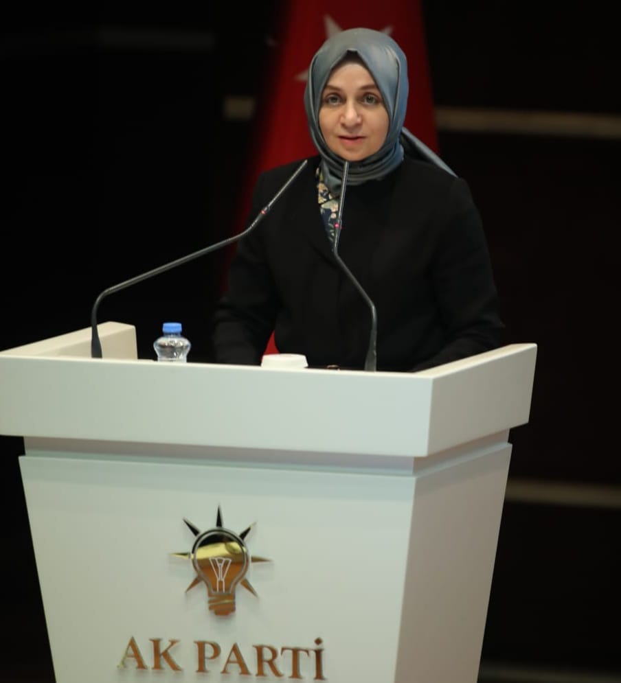 abdulhamitgul's tweet photo. Her insan vazgeçilmez haklarıyla doğar ve yaşar. Bu hakları korumak ve güçlendirmek, medeniyetimizin özünü teşkil eder.
"Daha adil bir dünya mümkün" inancının bayraktarlığını yapan Türkiye, her platformda vicdanın sesi olmaya devam edecektir.
 #DünyaİnsanHaklarıGünü https://t.co/y59Lb7vFsJ