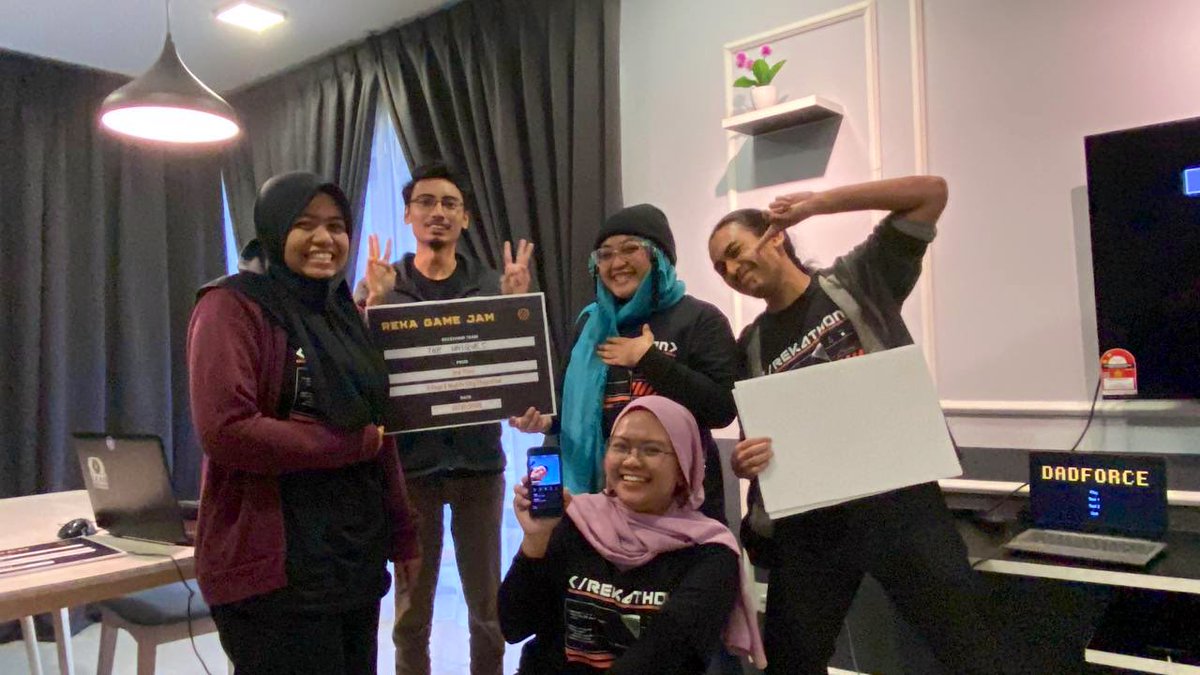 wreck_yourbrain's tweet photo. Yo guys, We got 3rd place! We did it and I’m so proud of my team 🤍

Go, #WreckYourBone game! 

#REKAthon #REKAGameJam #REKA #hackathon https://t.co/J9xWUBjsV4