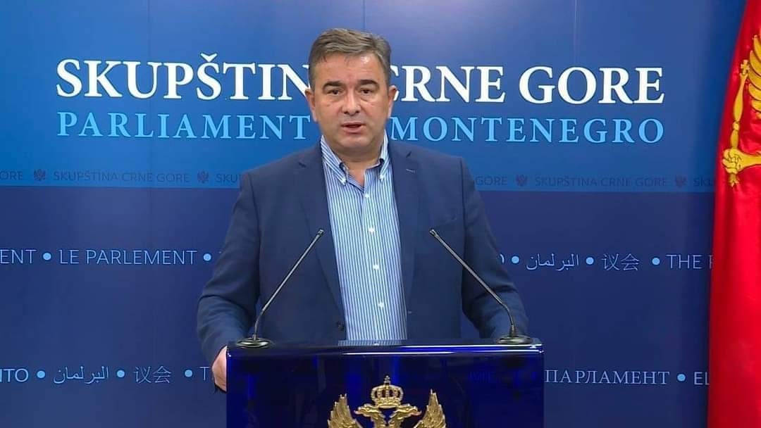 PzPromjene's tweet photo. MEDOJEVIĆ: VIJESTI OPET PREVARILE ĐUKANOVIĆA; OBEĆALI RUŠENJE VLADE, PA IZNENADA ODUSTALI! https://t.co/c0VGbi5GWW via @PzPromjene @NebojsaMedojevi https://t.co/Eibs3jKMpW