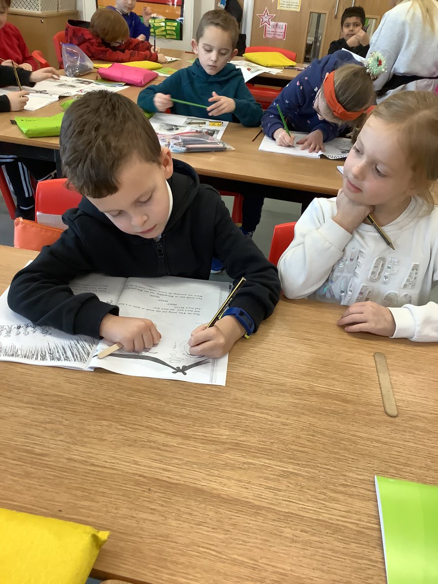 TudhoeColliery's tweet photo. In reading this morning, Year 2 have been reading, performing and adding missing illustrations to the Grinch story by Dr Seuss! #TCPlovesreading 🎭🎄 https://t.co/0ftiJsQgxv