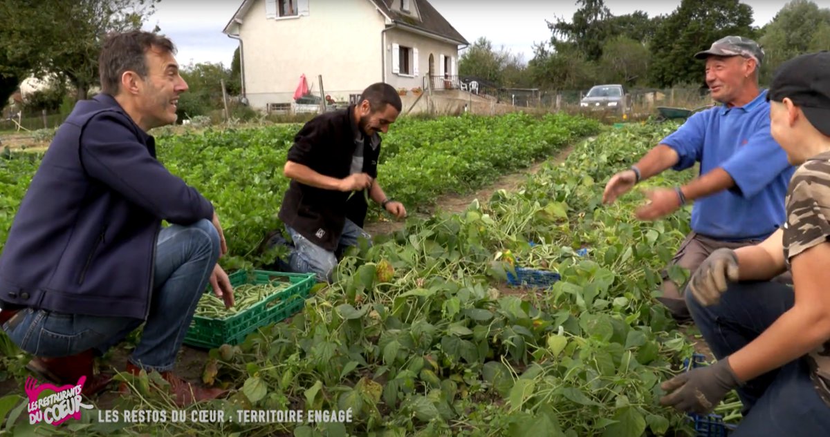 restosducoeur's tweet photo. 🎥 Plongez au cœur des Restos avec le reportage « Les restos du cœur, territoire engagé ». 1h avec les bénévoles du Loiret.
👉Un docu à voir : https://t.co/HF37EfpwnS
👉Et tous les reportages dispo sur notre chaîne YT : https://t.co/DZcJtQJbKJ
#Agir #OnCompteSurVous #Etrela https://t.co/IrVzYtMplU