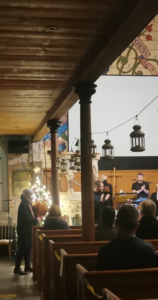 #localheoes Brenda O'Callaghan taking a well deserved bow. Communities thrive when catalysts like Brenda step up #colmcille1500