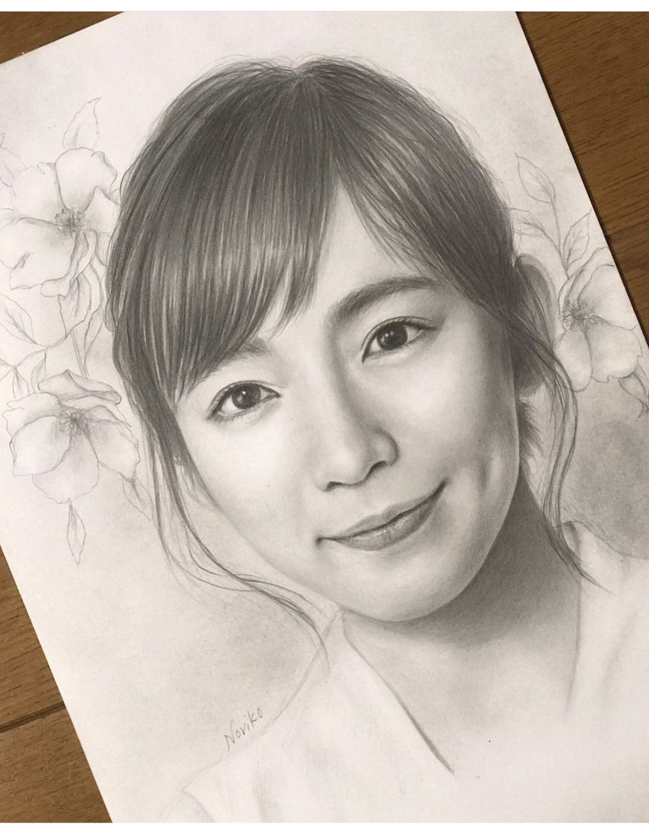 マンボウ | 吉岡里帆鉛筆画。 どーしても影がざらつくのが最近気