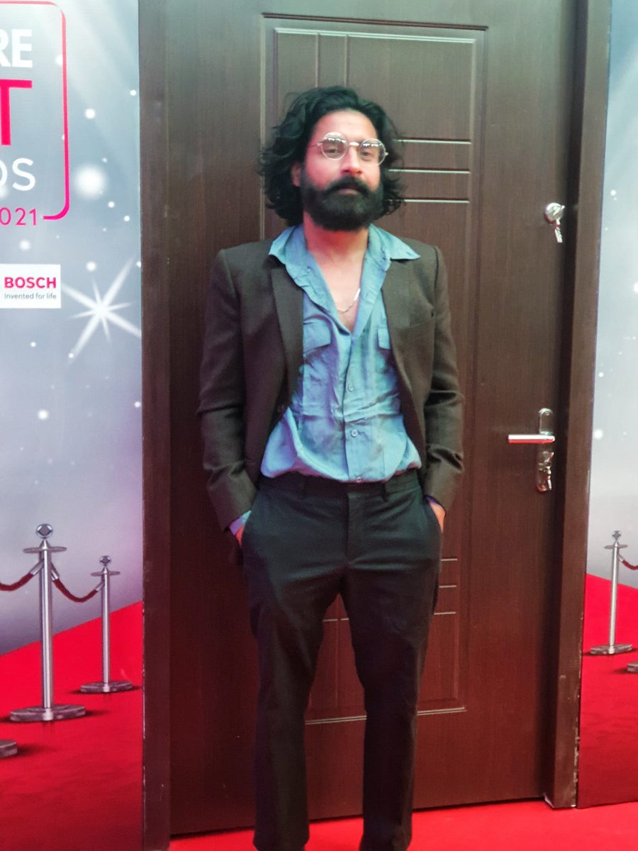 BollySpy's tweet photo. Aashram actor @IamRoySanyal spotted last night making a style statement at an award function.
#ChandanRoySanyal #Aashramactor #BhopaSwami https://t.co/OHG9rybKw6