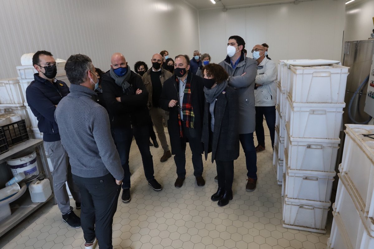 DiputacioGirona's tweet photo. 📣Pau Presas: «El teixit productiu, en el cas del sector agroalimentari, és clau en la reactivació econòmica de les #comarquesgironines perquè aporta riquesa, llocs de treball i benestar i genera un producte de #km0 de qualitat i sostenible». https://t.co/5RoMCEXy4z