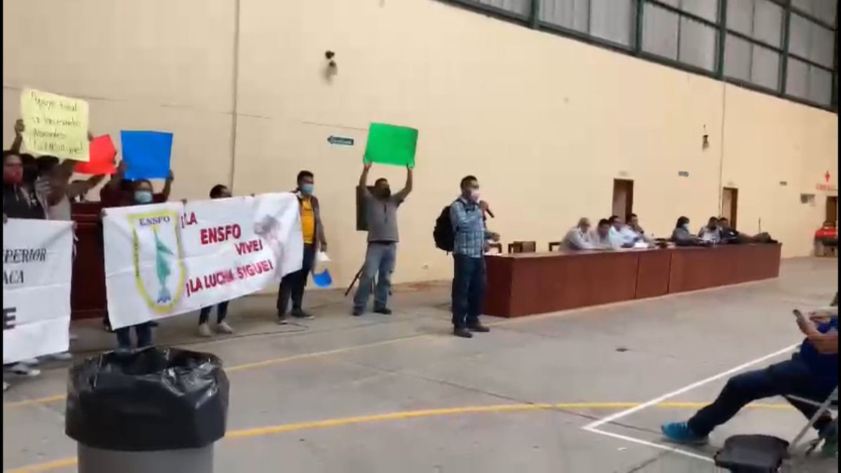📢Este jueves 9 de diciembre, la #ENSFO participó en los saludos fraternos, previo a Plenaria de la Sección XXII. 

👉Firmes en la exigencia del pago de asesores, reconocimiento PAAE, rezago administrativo, asignación de techo financiero.

¡Estudiar, educar y luchar!👊

#Oaxaca