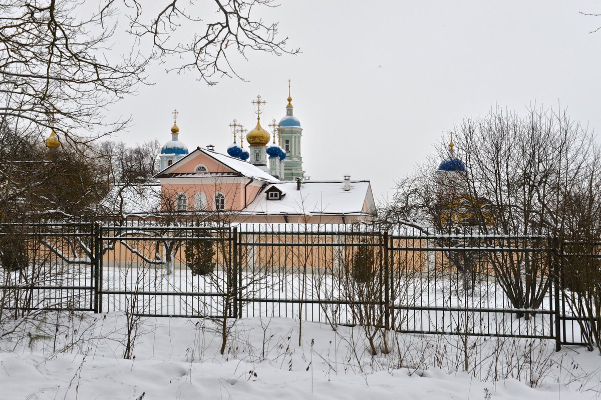 episkopleonid's tweet photo. Заснеженный Иоанно-Предтеченский скит Оптиной пустыни https://t.co/wtyCKiAeCM