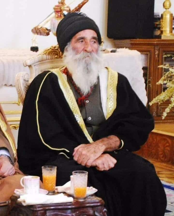 saman1dawod's tweet photo. فئة/طبقة الفقراء في الديانة الايزيدية تحتفل بعيد الصوم الإيزيدي "عيدا ئيزي" ويحتفل بقية الايزيديين بهذا العيد الاسبوع المقبل.

كل عام والجميع بالف خير 

الصورة لرجل منتمي لطبقة الفقراء والمعروفين بهذا الملبس في الغالب وغالبيتهم من قضاء سنجار غرب نينوى شمال #العراق https://t.co/YoRHg8RG7B