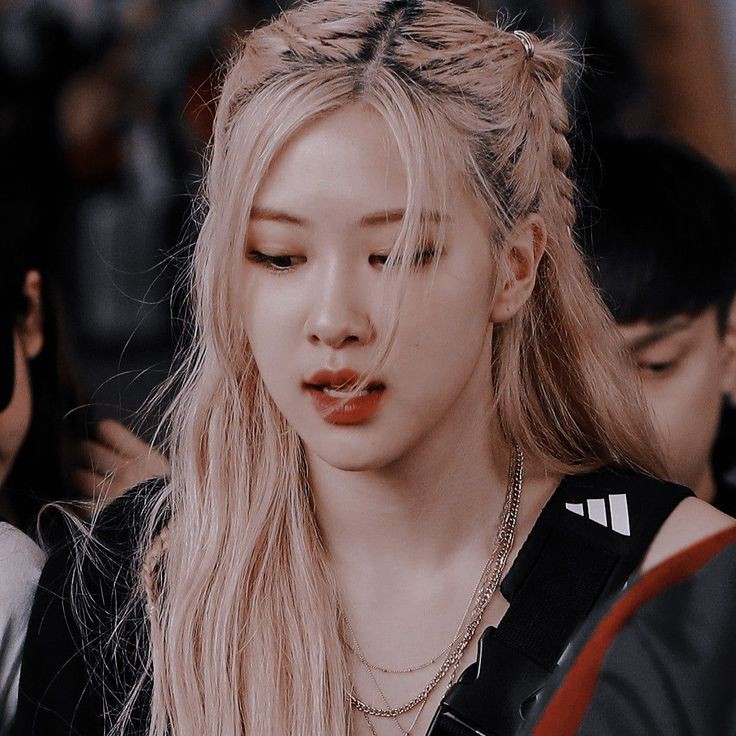 Hallo!! Bạn rảnh không? Follow chéo với tôi đii 😁😁❤️
Thank you!! 
#MAMAVOTE #rosé